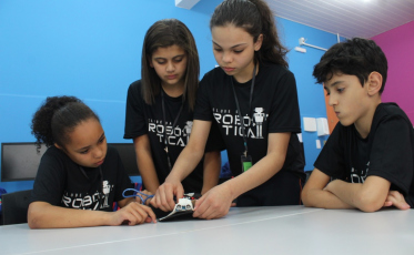 Alunos da rede municipal desenvolvem aparelhos eletrônicos para deficientes visuais