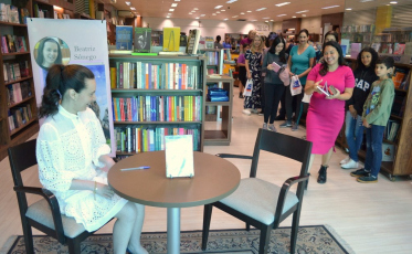 Lançamento de obra é sucesso com mais de 100 exemplares vendidos e 250 participantes 