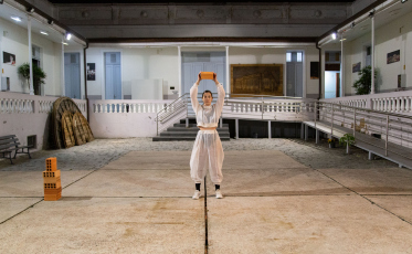 Centro Cultural Jorge Zanatta recebe o espetáculo 'Dentre' nesta quarta-feira