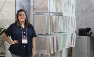 Você modelando sua casa: Papel de parede líquido e ecológico exposto na CasaPronta