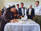Momento histórico: irmãs Beneditinas repassam hospital para o município
