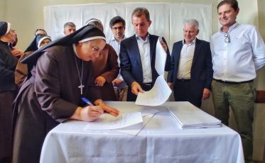 Momento histórico: irmãs Beneditinas repassam hospital para o município