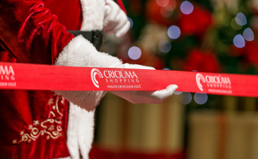 Criciúma Shopping celebra 26 anos de história com chegada do Papai Noel