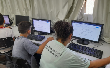 Desenvolvimento de currículos é estimulado no Clube Jovem Empreendedor em Criciúma