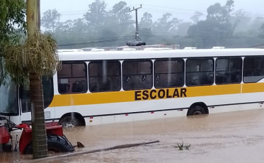 Em alerta, Içara tem estradas bloqueadas devido às chuvas