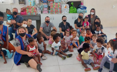 Colaboradores das Empresas Icon propiciam Natal mais feliz a crianças de Criciúma