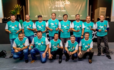 Grupo EZOS homenageia colaboradores com décadas de serviços prestados