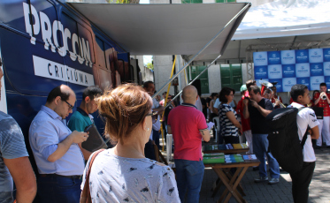 Procon Móvel de Criciúma atende consumidores em horário especial de Natal