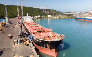 Porto de Imbituba bate recorde anual de movimentação e cresce 3,6%