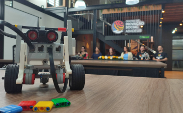 Abadeus forma dez estudantes em curso de robótica