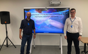 Professor da Unesc apresenta pesquisa sobre exportações na Fiesc