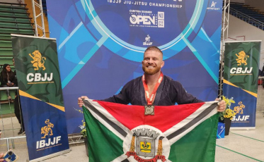 Atleta da FME de Criciúma é campeão em competição internacional de Jiu-Jitsu