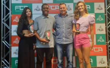 Atletas da FME de Criciúma são premiados pela Federação Catarinense de Atletismo
