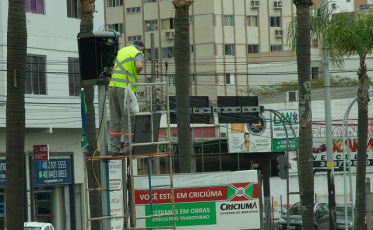 Radares semafóricos, sim. Lombadas e radares OCR, ainda não 