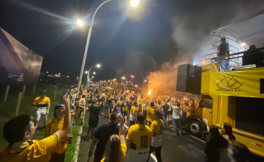Torcedores e delegação comemoram título do Tigre na Rua da Gente