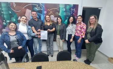 Governo de Içara assina ordem de serviço para início da reforma do CEI Favinho de Mel