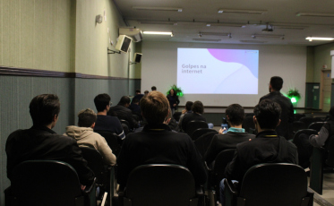 Acadêmicos da UniSatc promovem conscientização sobre segurança na internet 
