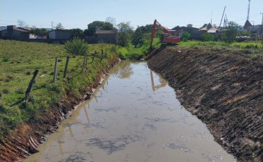 Prefeitura de Criciúma realiza limpeza de rios para evitar alagamentos
