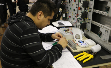 Colégio Satc está com últimas vagas para cursos técnicos noturnos 