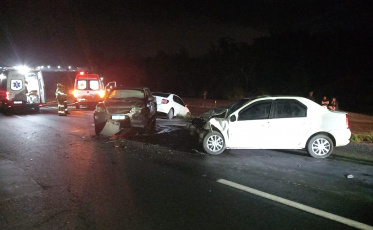 Três veículos se envolvem em acidente na BR-101, em Içara