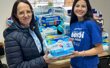 Com um gesto de solidariedade, cantora celebra seus 15 anos com doação ao HSJosé