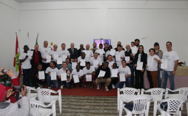 Em parceria com o Governo Municipal, Escola Móvel do Senai forma novos profissionais em Urussanga 