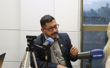 Fernando de Faveri faz balanço e fala sobre reeleição no Ninguém Morre de Tédio