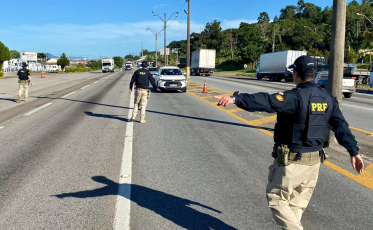 Operação Natal: PRF intensifica fiscalizações em Santa Catarina 