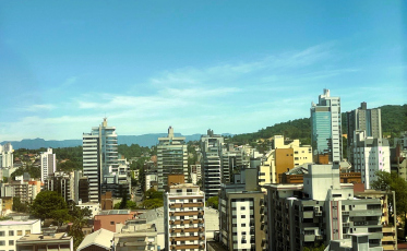 Terça-feira com sol entre poucas nuvens em Criciúma e região