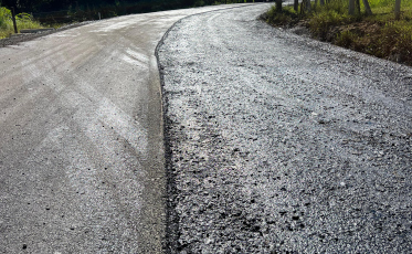 Siderópolis: pavimentação da estrada geral da Linha Macarini está na reta final