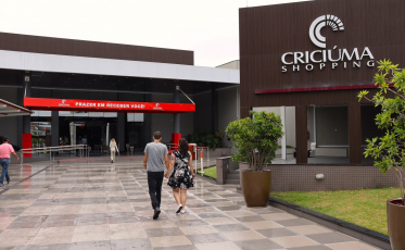 O amor está no ar: Criciúma Shopping promove ação para o Dia dos Namorados