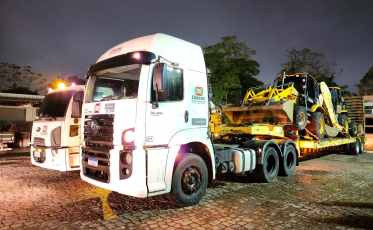 Retroescavadeiras e caminhão de Criciúma chegam a Canoas