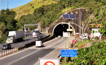 Até segunda-feira, trânsito em meia pista na BR-101 em Tubarão