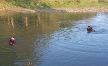 Jovem morre afogado enquanto nadava em rio com amigos