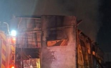 São Ludgero: Incêndio de grandes proporções causa prejuízo de R$ 2,5 milhões em galpão comercial 