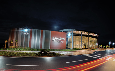 Programação de fim de ano do Nações Shopping tem decoração com piano interativo