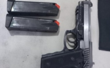 Trio é preso com arma de fogo e munições; veículo estava adulterado