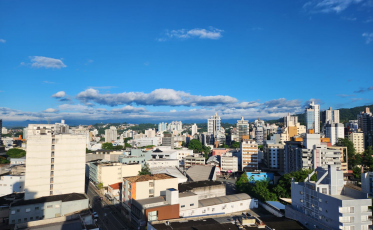 ((Áudio)) Tempo firme e calor moderado devem marcar a sexta-feira na região