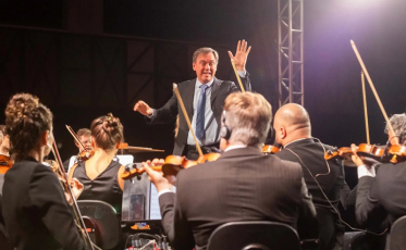 Camerata Florianópolis apresenta Concerto de Natal hoje em Içara