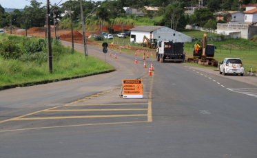 Obras deixam rua bloqueada em Criciúma durante o período de Carnaval 