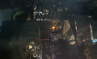 [Vídeo] Incêndio de grandes proporções atinge empresa em Içara