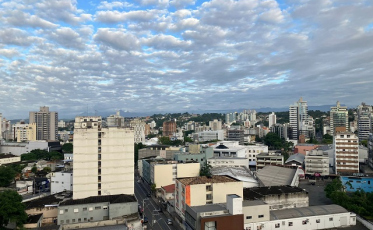 ((Áudio)) Fevereiro abre com sol entre nuvens e risco de chuva