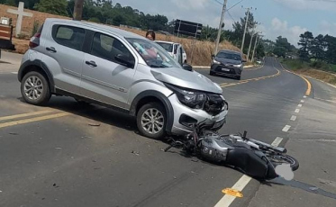 Acidente entre carro e moto deixa vítima gravemente ferida em Içara