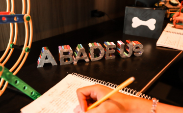 Abadeus recebe selo ODS 2025 por compromisso com desenvolvimento sustentável