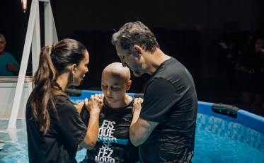 Abba Pai Church inicia 2025 com mais de 430 novos batizados