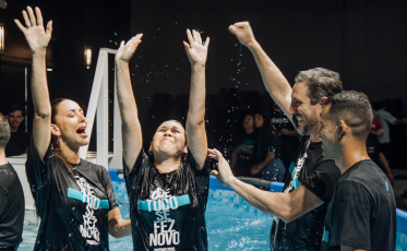 Abba Pai Church inicia 2025 com mais de 430 novos batizados