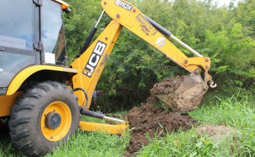 Prefeitura de Criciúma faz limpeza de rios e córregos para prevenção de alagamentos