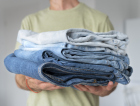 Veja com que frequência lavar roupas jeans