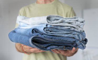 Veja com que frequência lavar roupas jeans