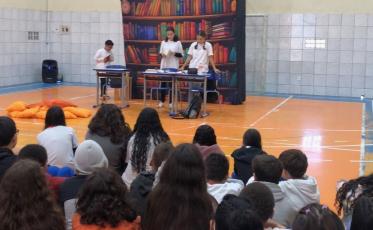 Escolas de Criciúma recebem apresentação em alusão ao Mês de Conscientização do Autismo